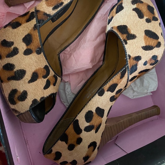 Leopard Pumps 🐆 - Picture 1 of 3